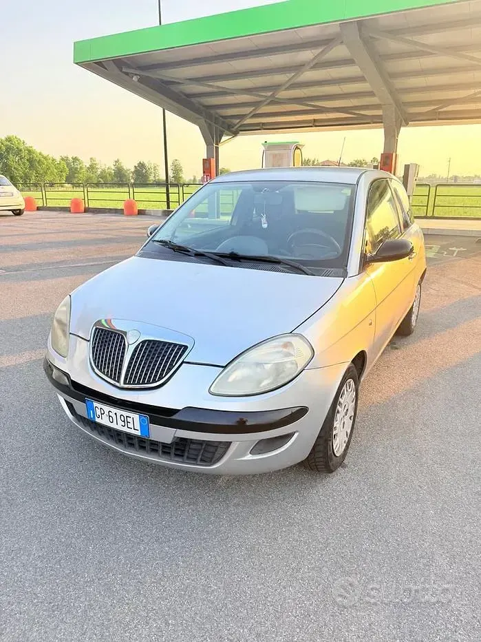 Usata Lancia Ypsilon 60 CV (44 kW) 2008 Grigio Utilitaria