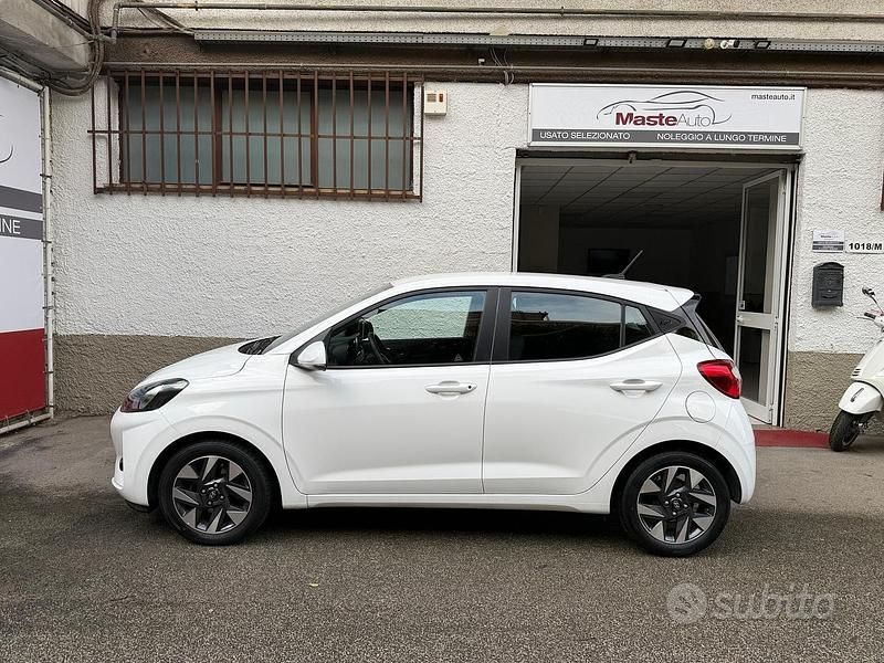 Usata Hyundai i10 66 CV (48 kW) 2023 Bianco Utilitaria