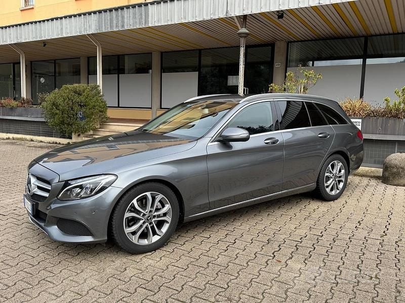 Usata Mercedes C220 Premium 169 CV (124 kW) 2018 Grigio Station wagon
