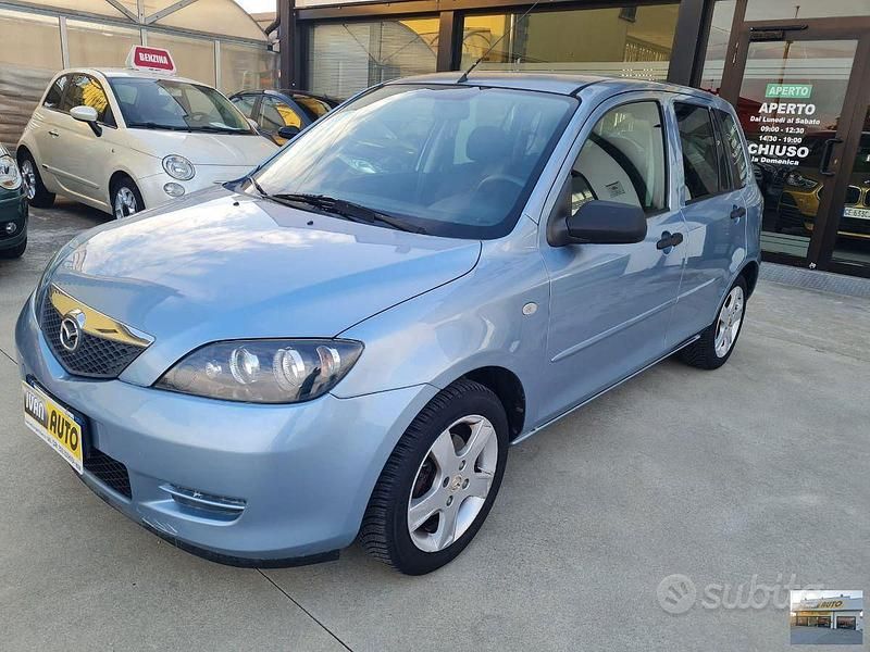 Usata Mazda 2 75 CV (55 kW) 2006 Blu Monovolume