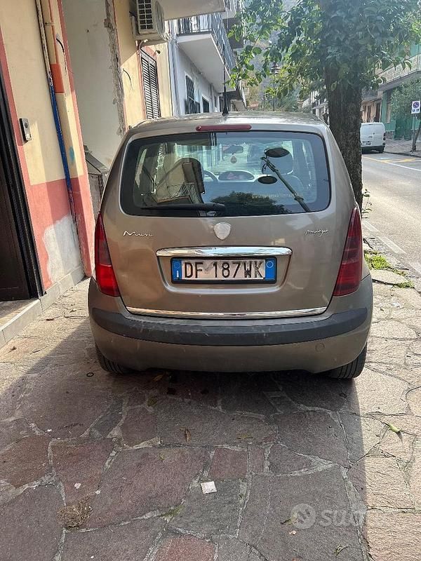Grigio Usata 2004 Lancia Musa Monovolume | 1500 € - Immagine 1/3