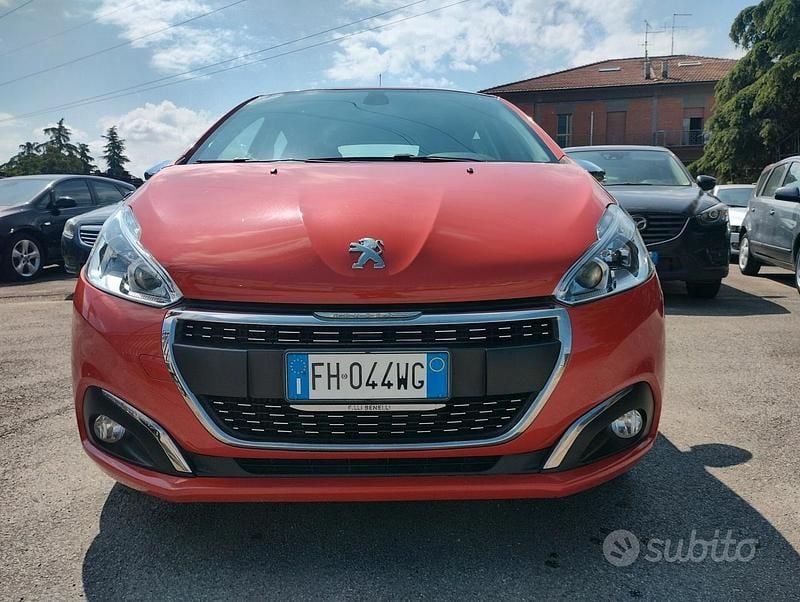 Usata Peugeot 208 GT-line 110 CV (80 kW) 2017 Arancione Utilitaria