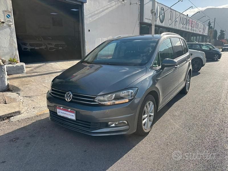 Grigio Usata 2017 VW Touran Executive Monovolume | 13.990 € (Super prezzo) - Immagine 1/4