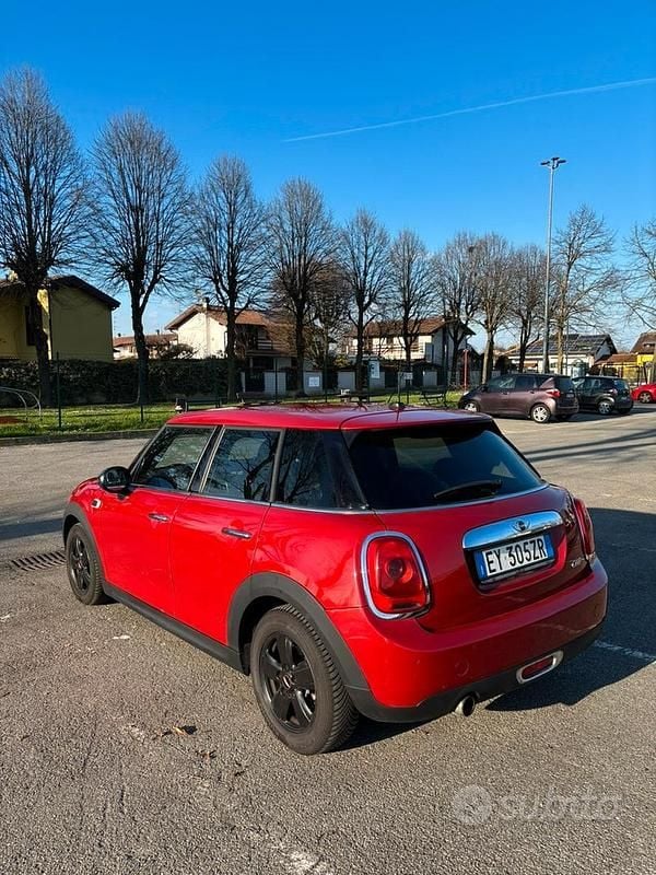 Usata Mini ONE 102 CV (75 kW) 2015 Rosso Utilitaria