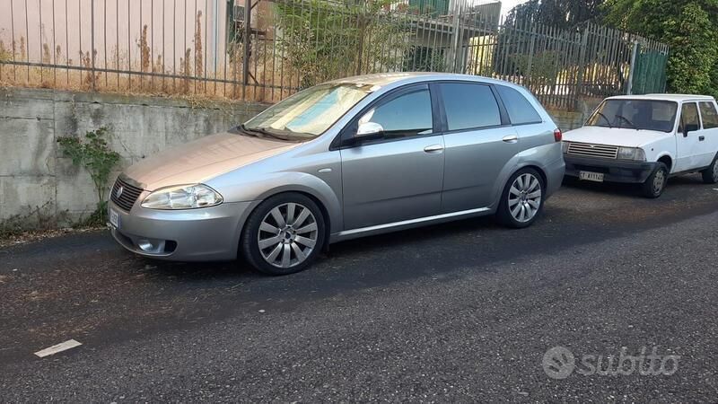 Usata Fiat Croma 150 CV (110 kW) 2006 Grigio Station wagon