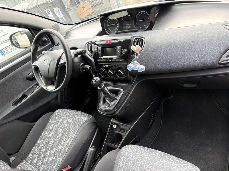 Usata Lancia Ypsilon 69 CV (50 kW) 2018 Utilitaria