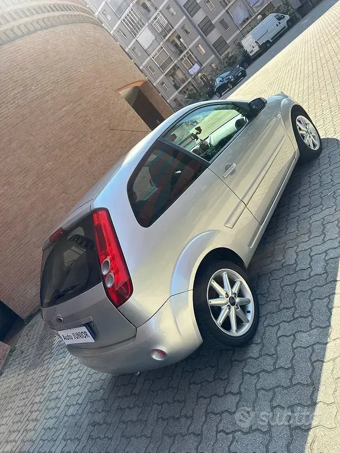 Brugt Ford Fiesta Ghia 75 HK (55 kW) 2008 Grå Hatchback