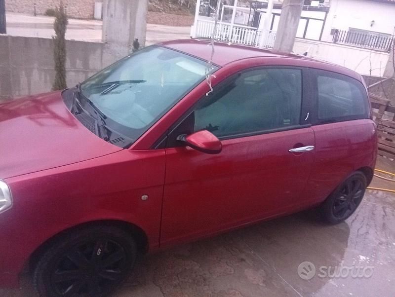 Usata Lancia Ypsilon 90 CV (66 kW) 2007 Rosso Utilitaria