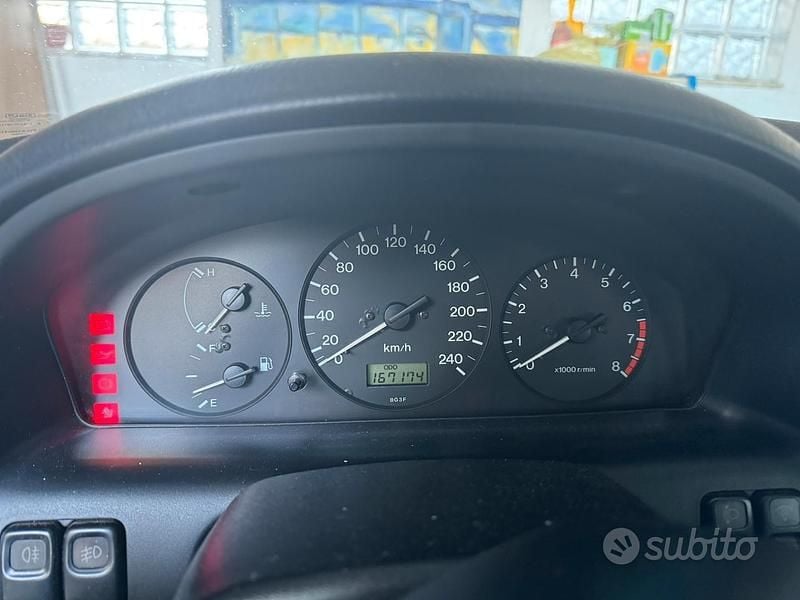 Begagnad Mazda 323F 88 HK (64 kW) 1998 Grå Sedan