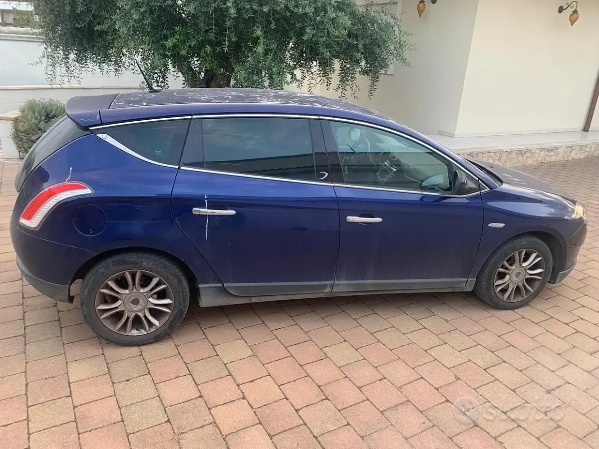 Usata Lancia Delta 165 CV (121 kW) 2009 Bluazzurro Utilitaria