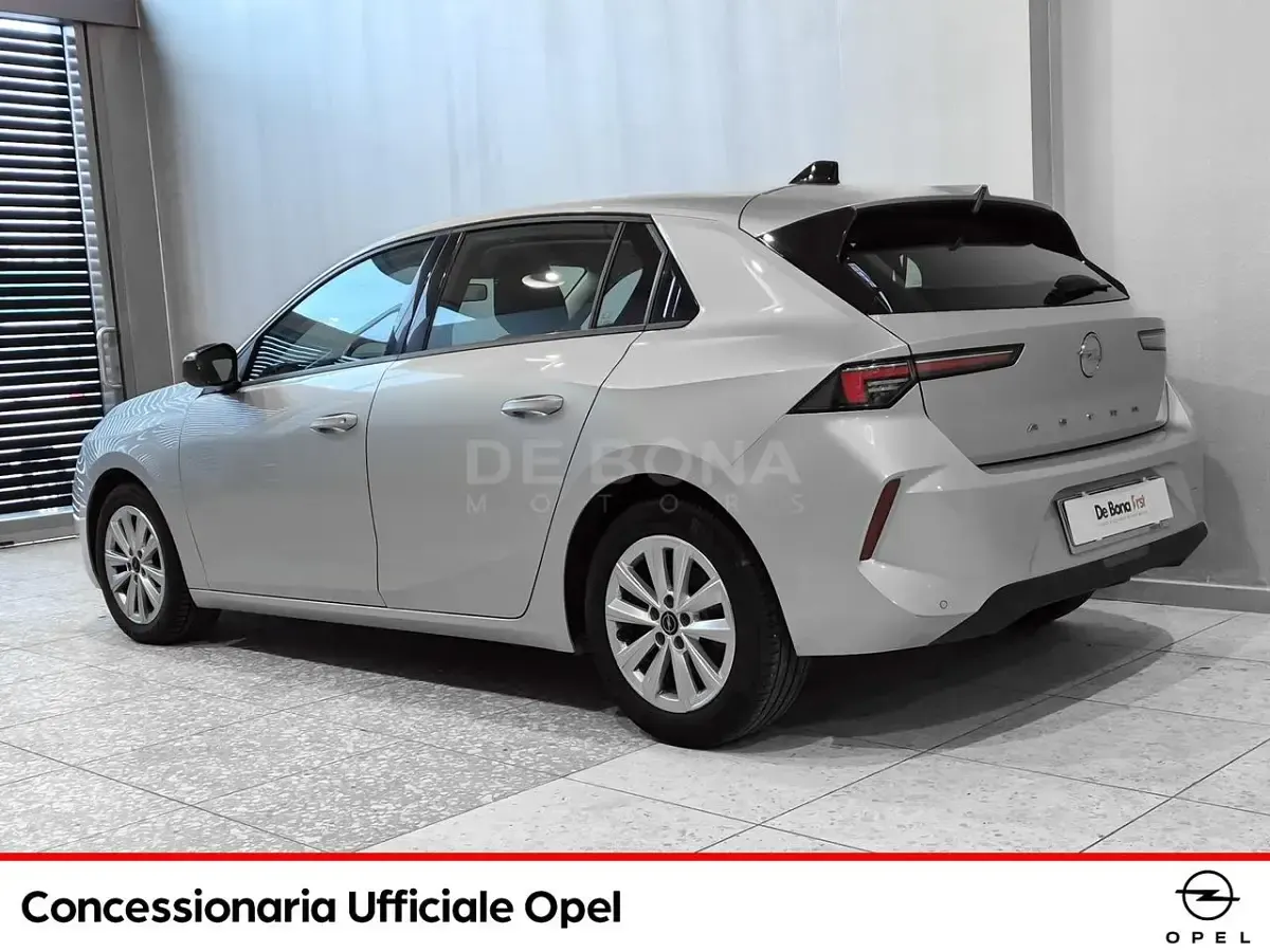 Usata Opel Astra Edition 110 CV (80 kW) 2023 Grigio Utilitaria