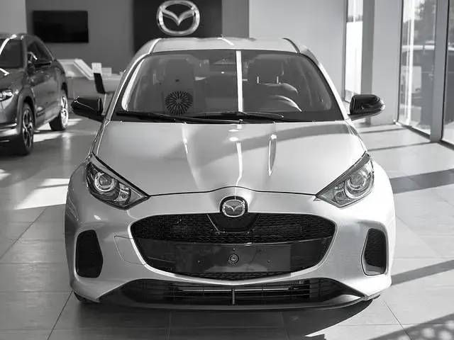 Nuova Mazda 2 116 CV (85 kW) 2026 Stormy silver Utilitaria