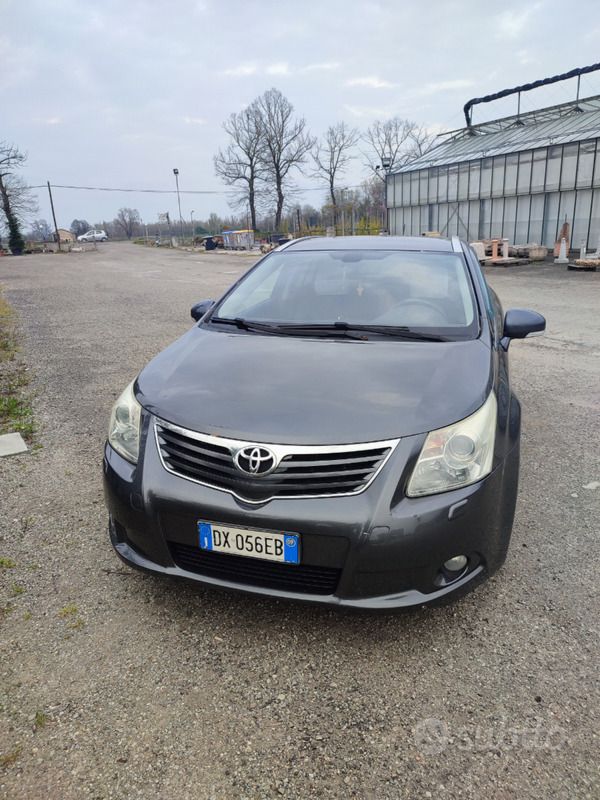 Usata Toyota Avensis 126 CV (92 kW) 2009 Grigio Station wagon