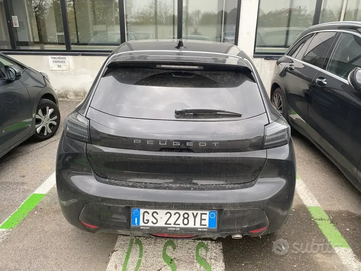 Usata Peugeot 208 GT 101 CV (74 kW) 2024 Grigio Utilitaria
