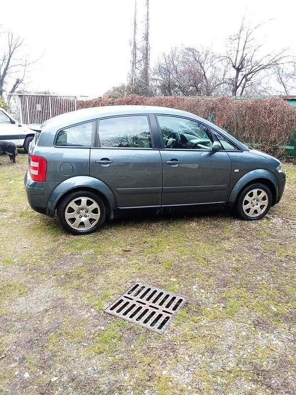 Usata Audi A2 74 CV (54 kW) 2004 Grigio Utilitaria