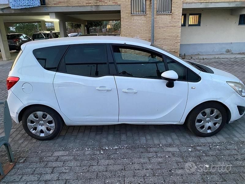 Usata Opel Meriva 90 CV (66 kW) 2012 Bianco Monovolume