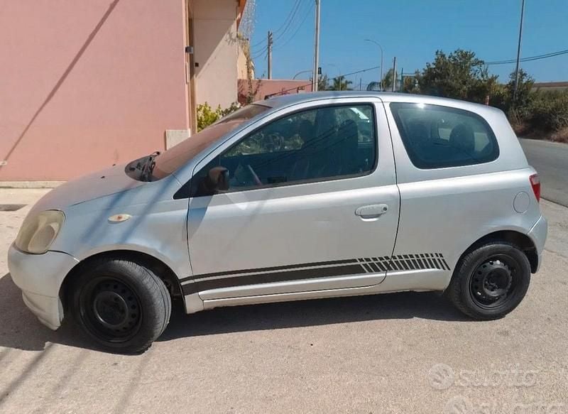 Usata Toyota Yaris 2002 Grigio Berlina