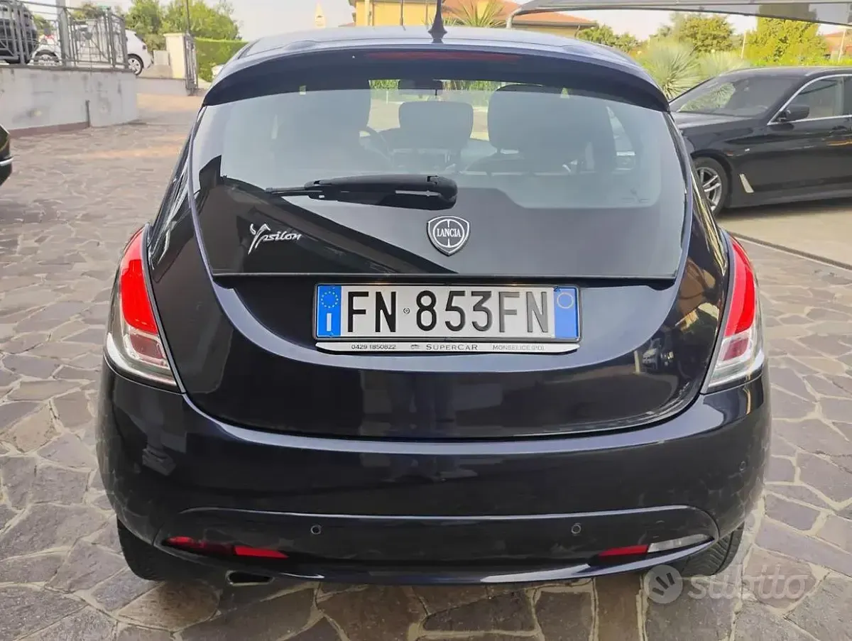 Usata Lancia Ypsilon Gold 95 CV (69 kW) 2018 Bluazzurro Utilitaria