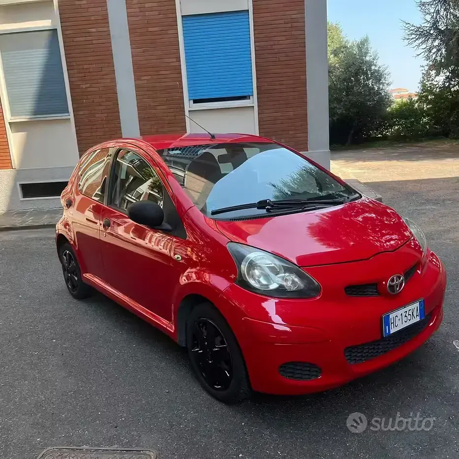 Usata Toyota Aygo 68 CV (50 kW) 2010 Rosso Utilitaria