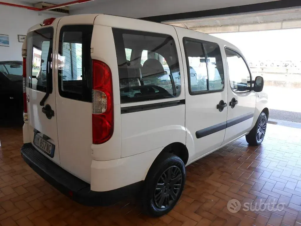 Usata Fiat Doblò 77 CV (56 kW) 2008 Bianco Monovolume