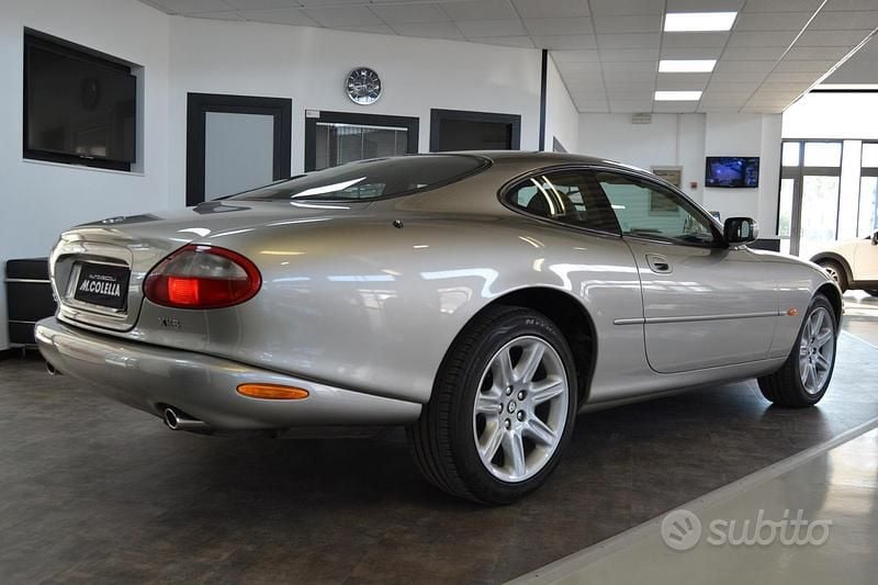Usata Jaguar XK8 286 CV (210 kW) 1998 Grigio Coupé