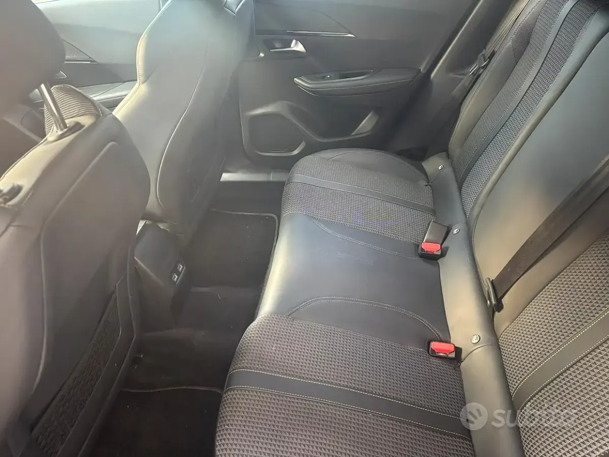 Usata Peugeot e-2008 GT-line 56 kW (77 CV) 2020 Arancione SUV