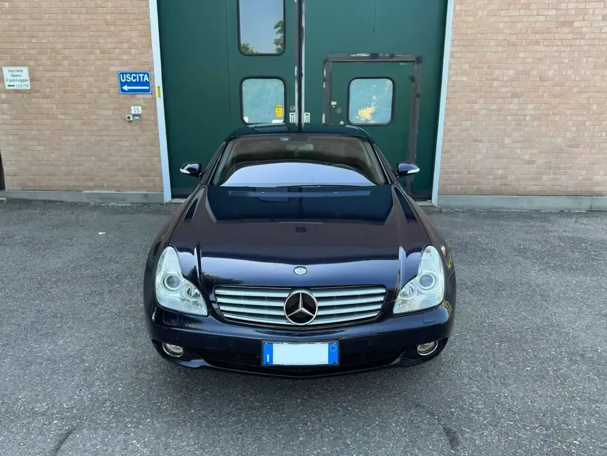 Usata Mercedes CLS500 306 CV (225 kW) 2004 Blu/azzurro Berlina
