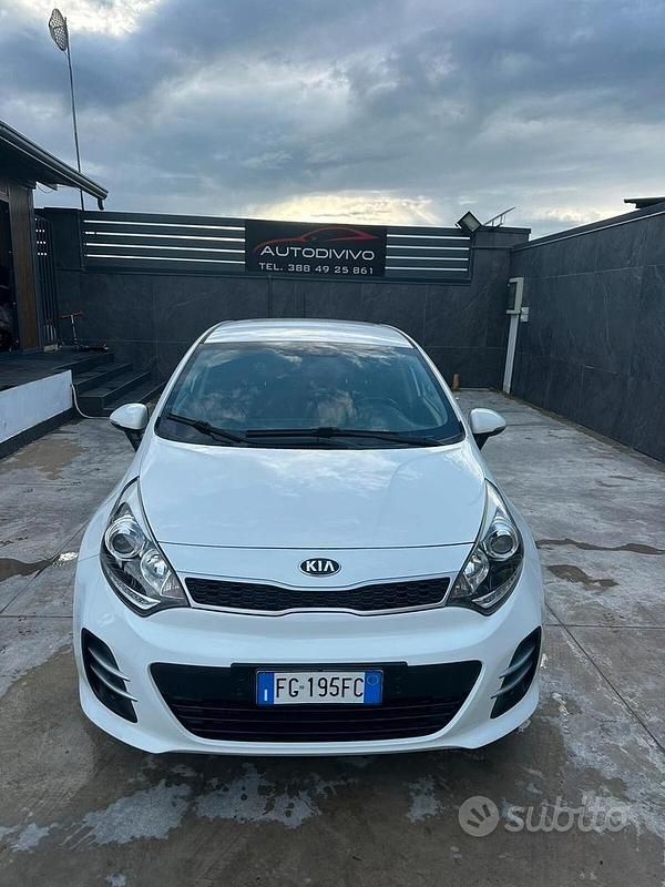 Usata Kia Rio 90 CV (66 kW) 2016 Bianco Utilitaria