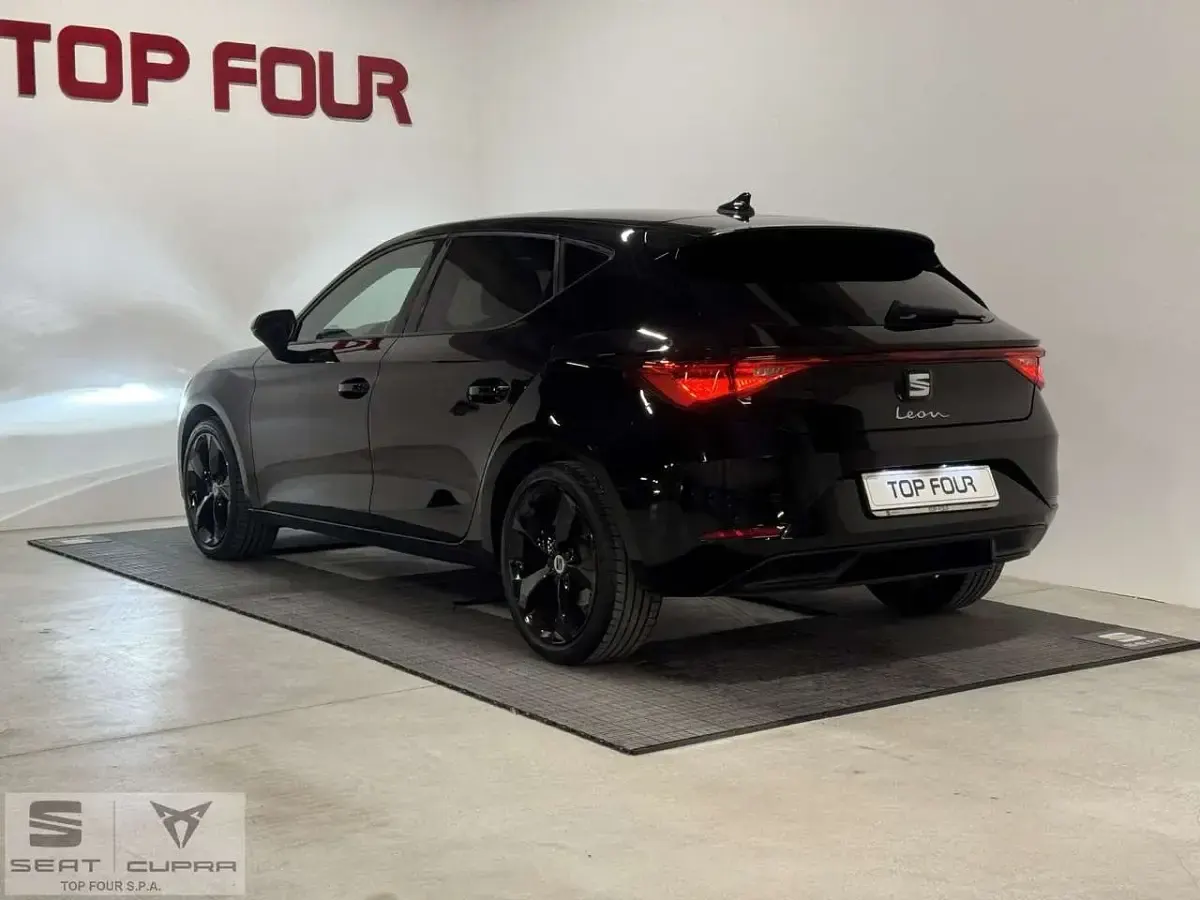 Usata Seat Leon Style 131 CV (96 kW) 2022 Nero Berlina