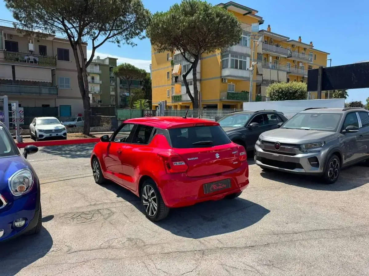 Usata Suzuki Swift 83 CV (61 kW) 2022 Rosso Utilitaria
