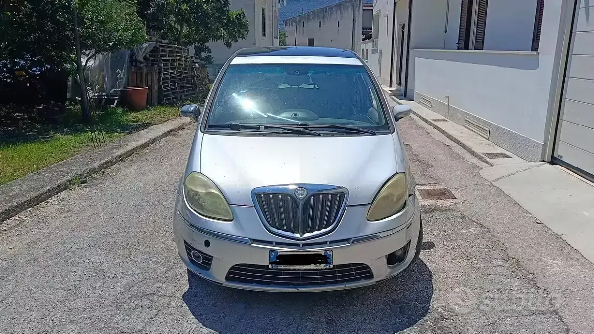 Usata Lancia Musa 90 CV (66 kW) 2008 Grigio Monovolume