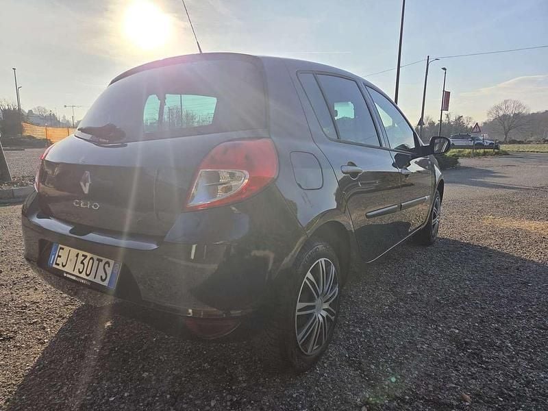 Usata Renault Clio III 75 CV (55 kW) 2011 Nero Berlina