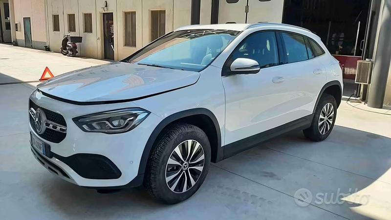 Usata Mercedes GLA180 Business 116 CV (85 kW) 2020 Bianco SUV