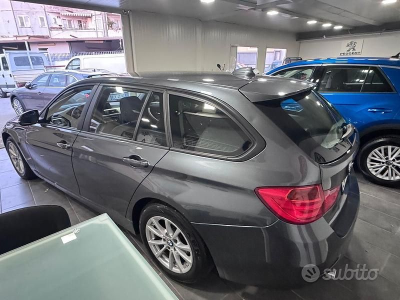 Begagnad BMW 318 143 HK (105 kW) 2014 Grå Kombi