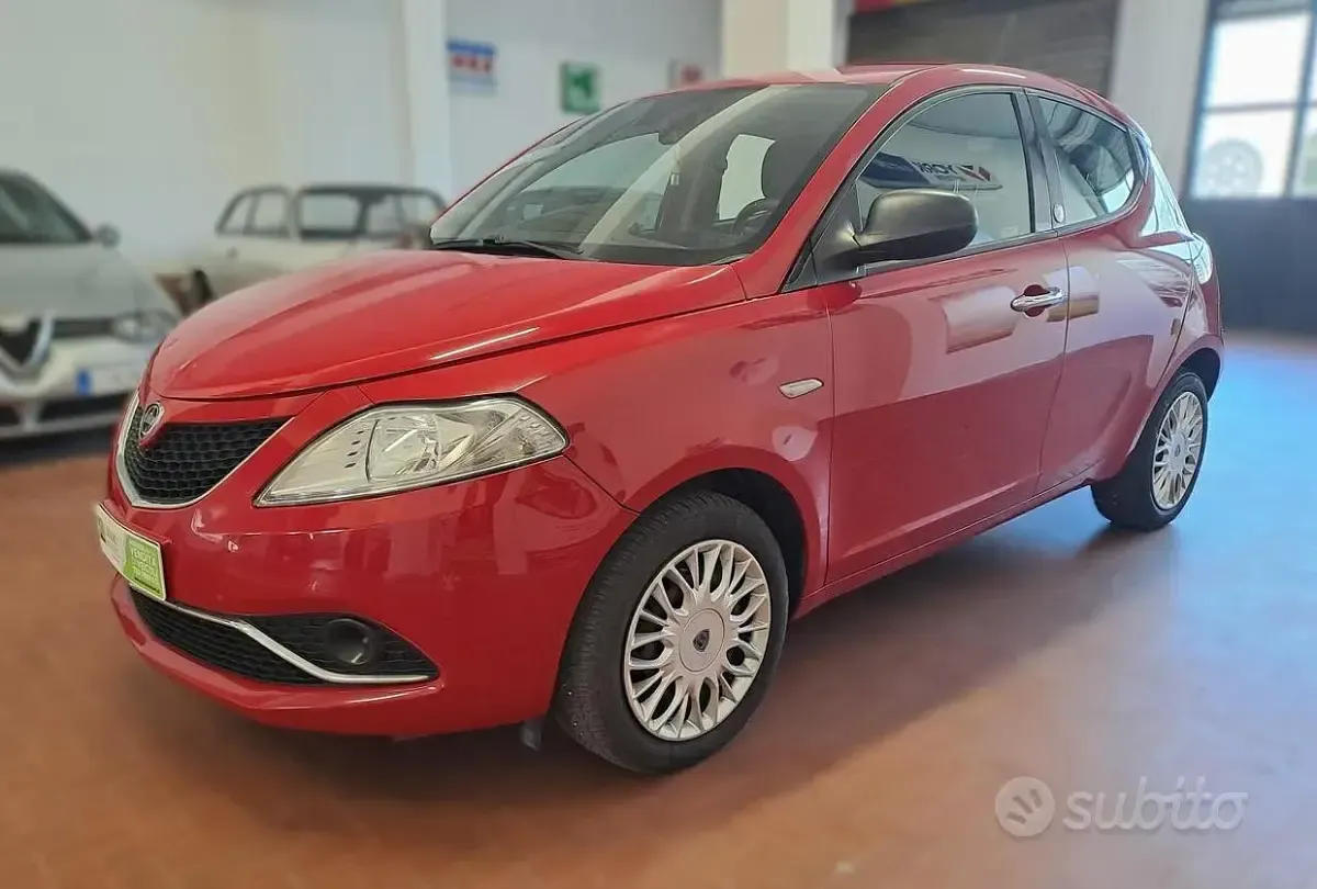 Usata Lancia Ypsilon 69 CV (50 kW) 2016 Rosso Utilitaria
