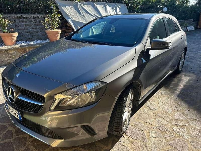 Usata Mercedes A160 Business 102 CV (75 kW) 2017 Grigio Berlina