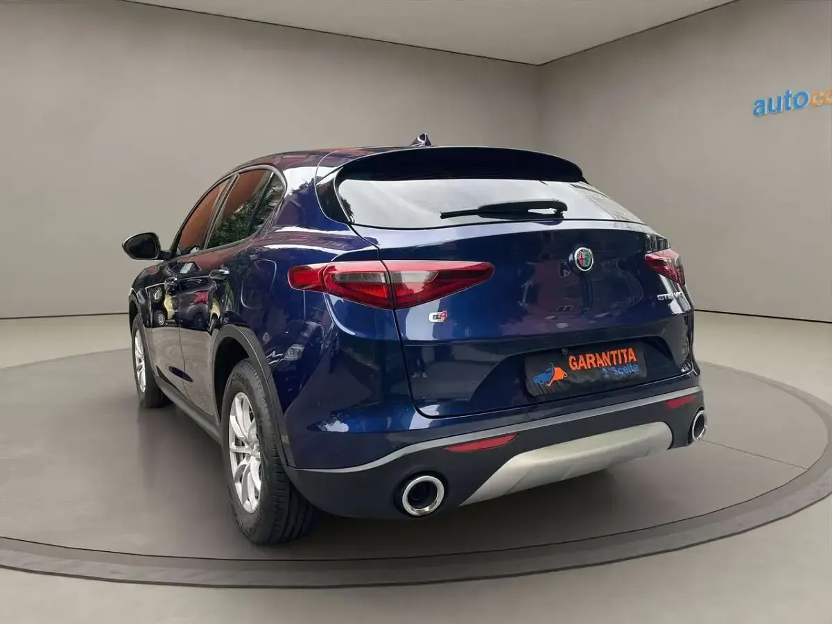 Usata Alfa Romeo Stelvio Business 179 CV (131 kW) 2018 Blu/azzurro SUV