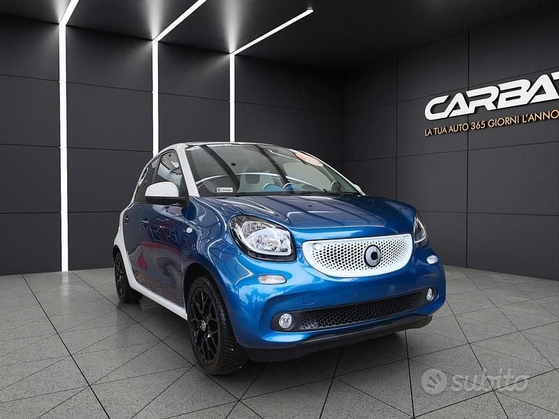 Usata Smart ForFour Proxy 71 CV (52 kW) 2015 Blu Utilitaria