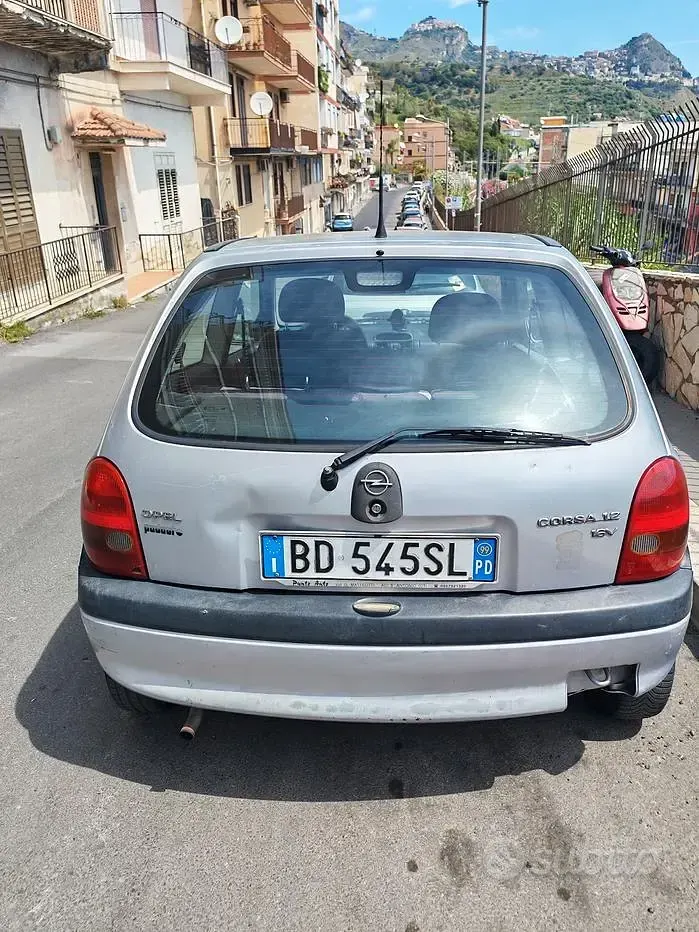 Usata Opel Corsa 65 CV (47 kW) 1999 Grigio Berlina