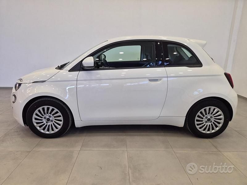 Begagnad Fiat 500e Action 69 kW (95 HK) 2022 Vit Sedan
