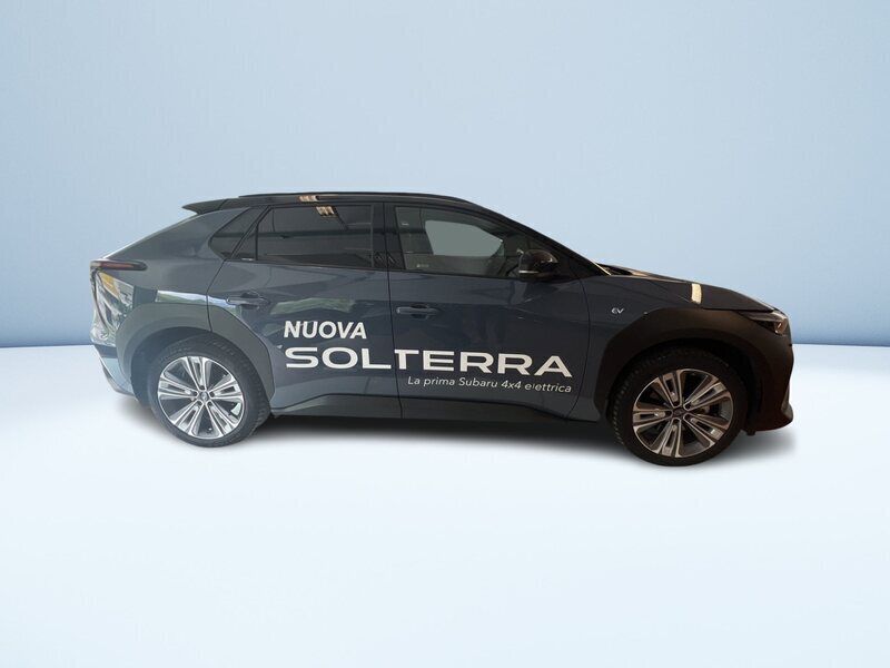 Usata Subaru Solterra 160 kW (218 CV) 2022 Grigio perlato SUV