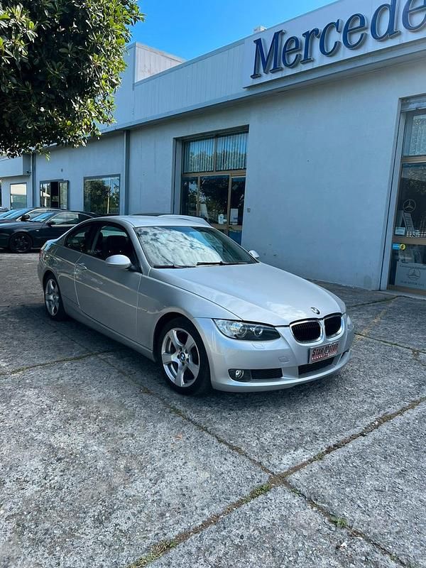 Grigio Usata 2009 BMW 320 Coupé | 6500 € (Buon prezzo) - Immagine 1/4
