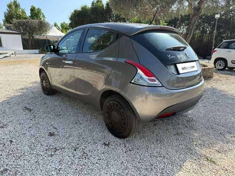 Begagnad Lancia Ypsilon S 69 HK (50 kW) 2022 Grå Halvkombi