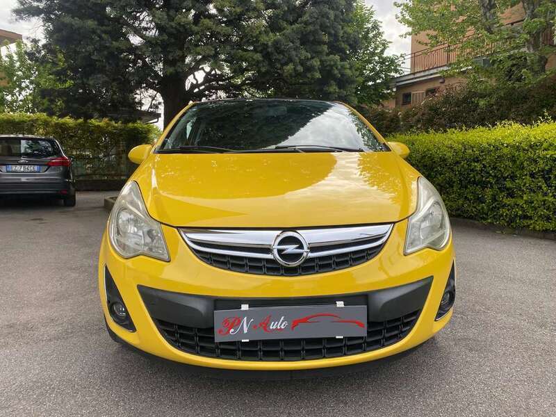 Usato 2011 Opel Corsa 1.4 Benzin 101 CV (3.900 €)