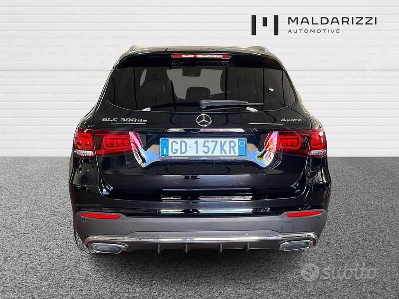 Begagnad Mercedes GLC300 Premium Plus 306 HK (225 kW) 2021 Svart SUV