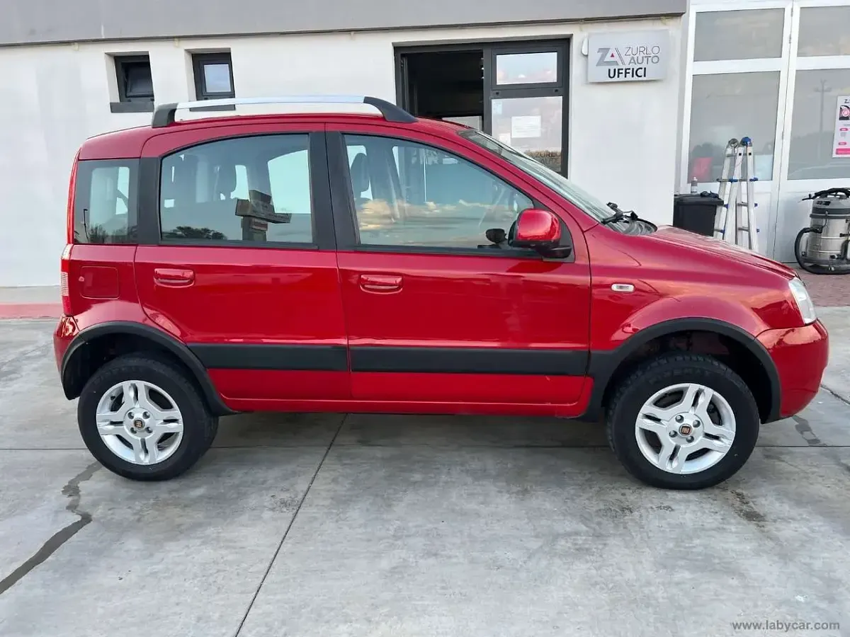 Usata Fiat Panda 4x4 Climbing 75 CV (55 kW) 2011 Rosso Utilitaria