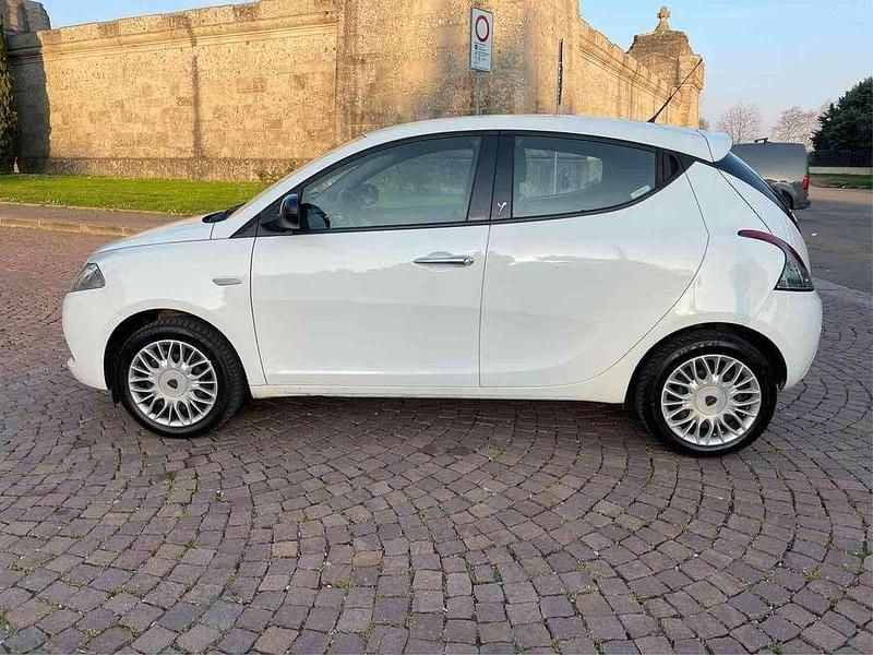 Usata Lancia Ypsilon Gold 69 CV (50 kW) 2018 Bianco Utilitaria