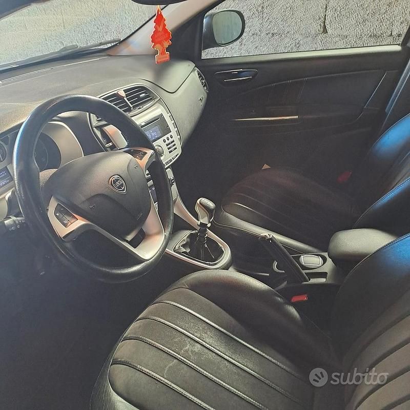 Usata Lancia Delta 120 CV (88 kW) 2008 Nero Utilitaria