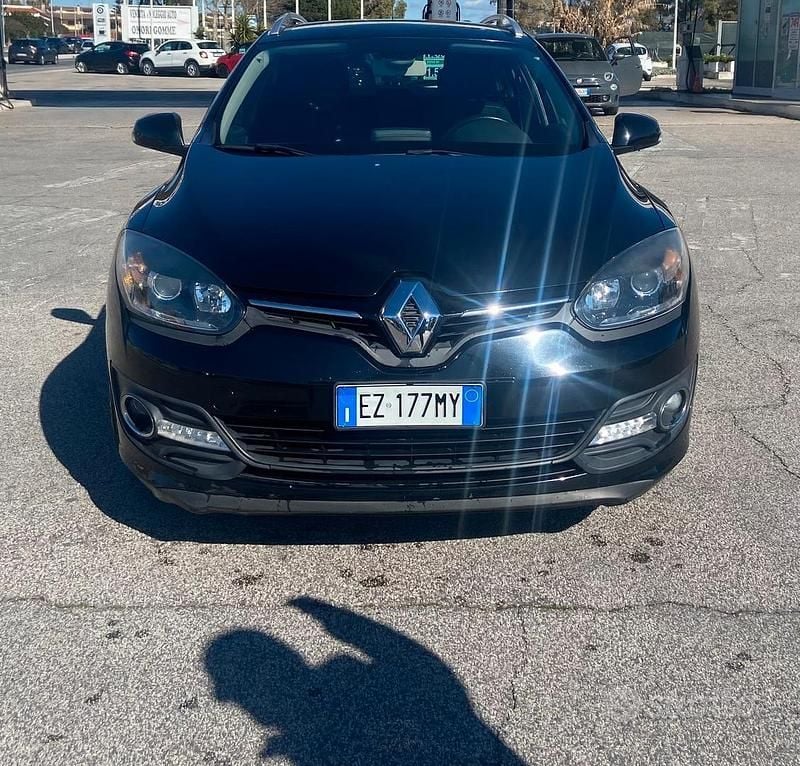 Usata Renault Mégane III LIMITED 110 CV (80 kW) 2015 Nero Station wagon