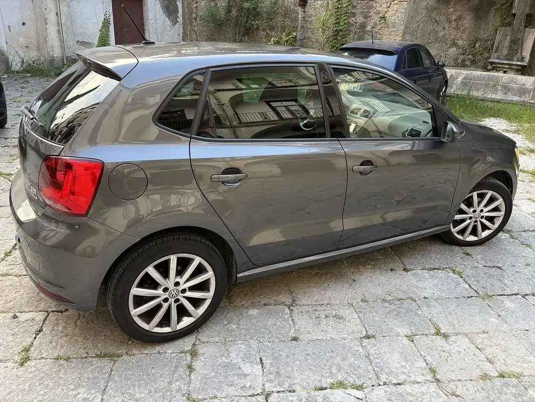 Usata VW Polo Highline 90 CV (66 kW) 2014 Grigio Berlina